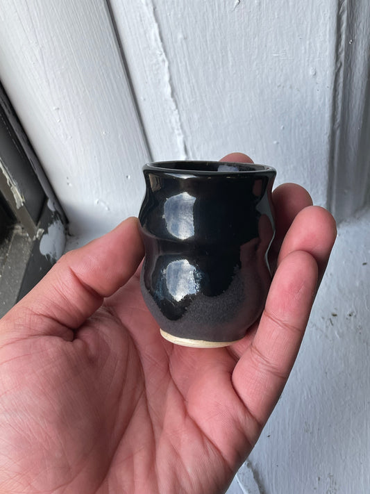 Teeny vase Shiny vs Matte Black